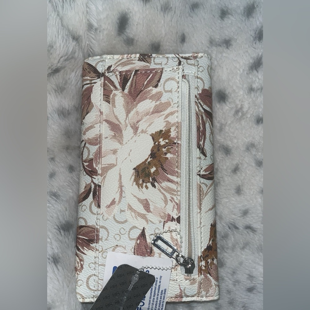 GUESS Wallet